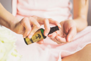 HOIA Orgaaniline argaaniaõli on parim looduslik vananemisvastane vahend, juuksekasvu parandaja, nahahädade leevendaja ja habemeseerum.